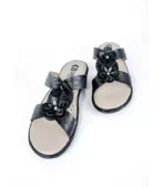 Comfortable casual slides for women and girls, ideal for everyday wear.